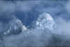 ama_dablam_bland_moln.jpg (114466 byte)